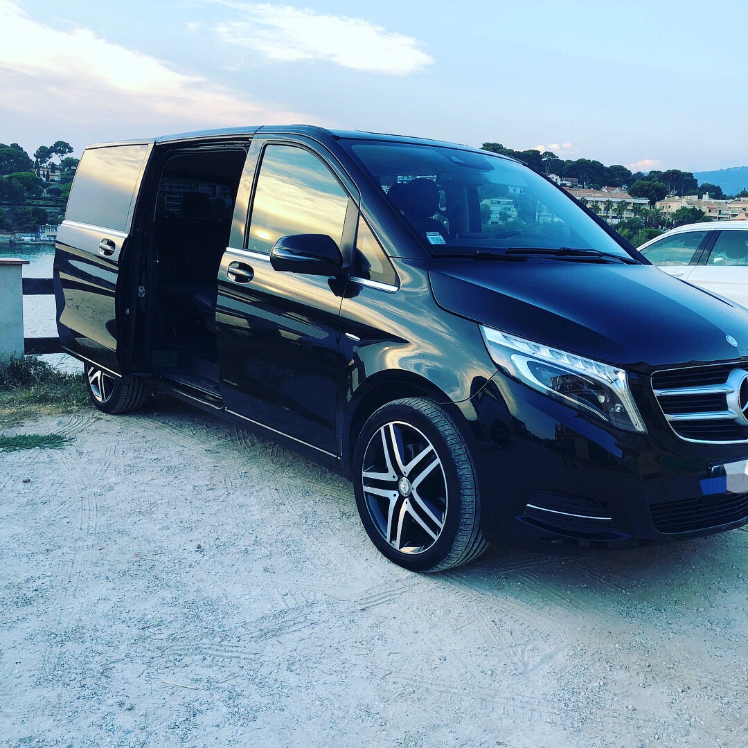 Van Mercedes Classe V avec Chauffeur pour voyager dans Paris &France